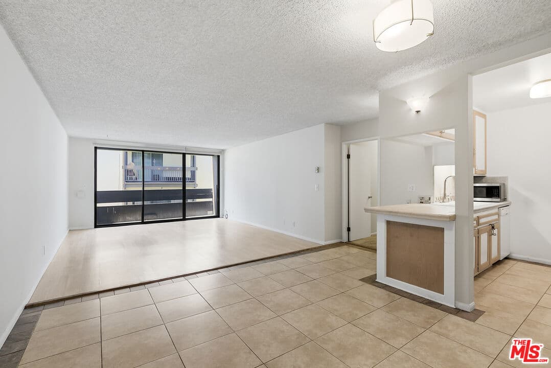 2 bd, 2 ba Condo in Los Angeles, CA — $2,900/mo — photo 2