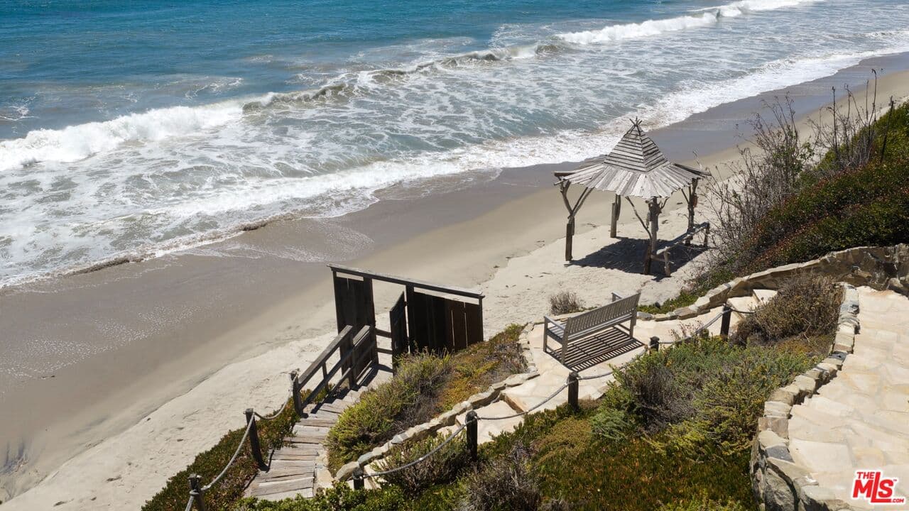 4 bd, 5 ba House in Malibu, CA — $35,000/mo — photo 2