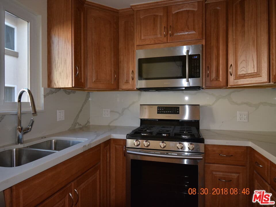 2 bd, 2 ba Condo in Culver City, CA — $3,750/mo — photo 2