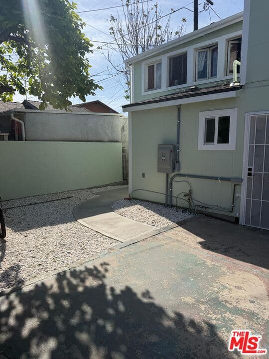 2 bd, 1 ba Apartment in Los Angeles, CA — $2,500/mo — photo 2