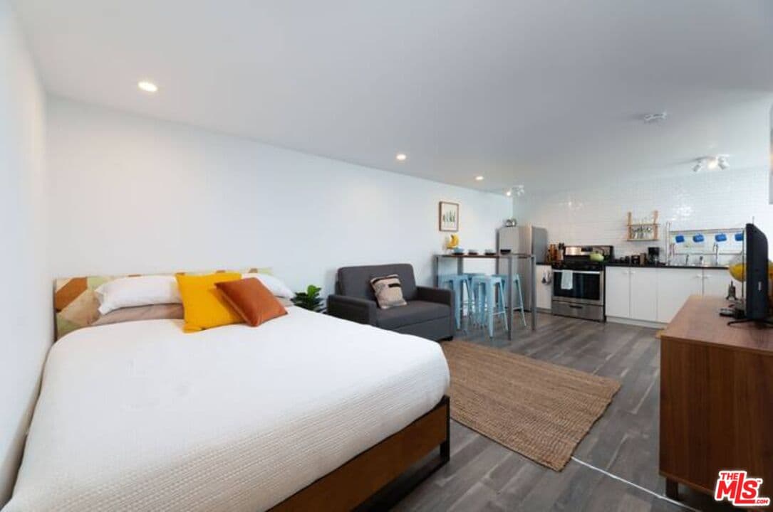 Studio House in Los Angeles β $1,850/mo