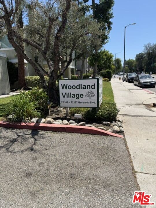 3 bd, 3 ba Townhouse in Los Angeles, CA — $4,750/mo — photo 2