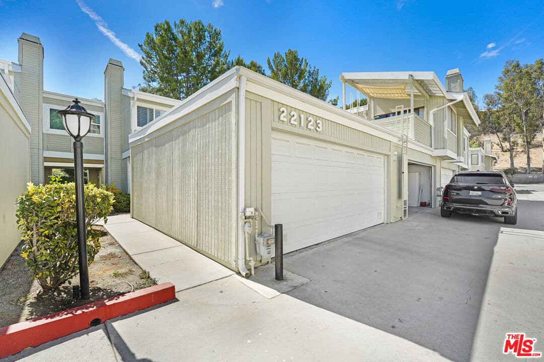 3 bd, 3 ba Townhouse in Los Angeles, CA — $4,750/mo — photo 1
