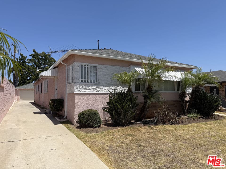 2 bd, 1 ba Apartment in Los Angeles, CA — $2,995/mo — photo 2