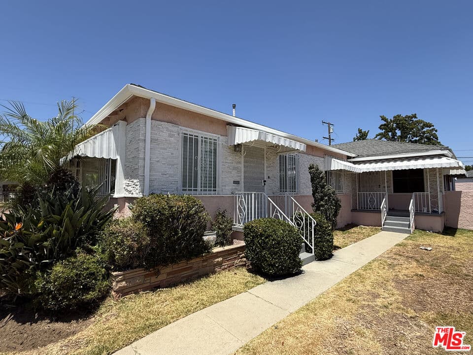 2 bd, 1 ba Apartment in Los Angeles, CA — $2,995/mo — photo 1
