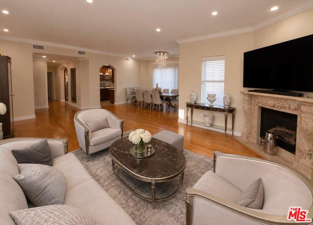 3 bd, 3 ba Condo in Glendale, CA — $5,900/mo — photo 2