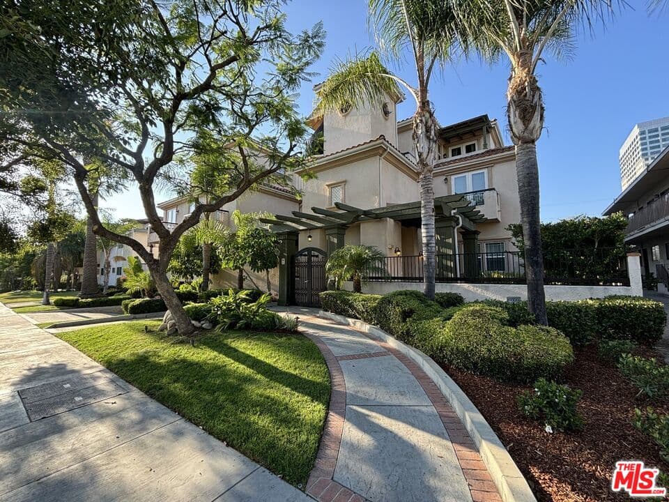 3 bd, 3 ba Condo in Glendale, CA — $5,900/mo — photo 1