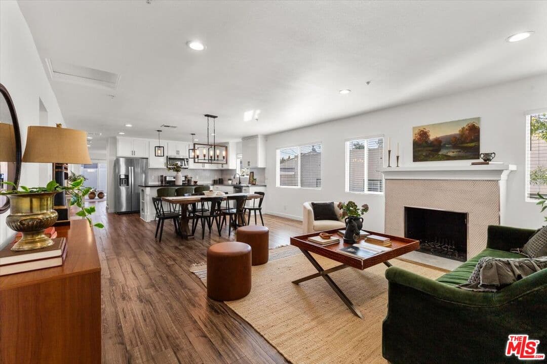 4 bd, 3 ba House in Los Angeles, CA — $6,000/mo — photo 2