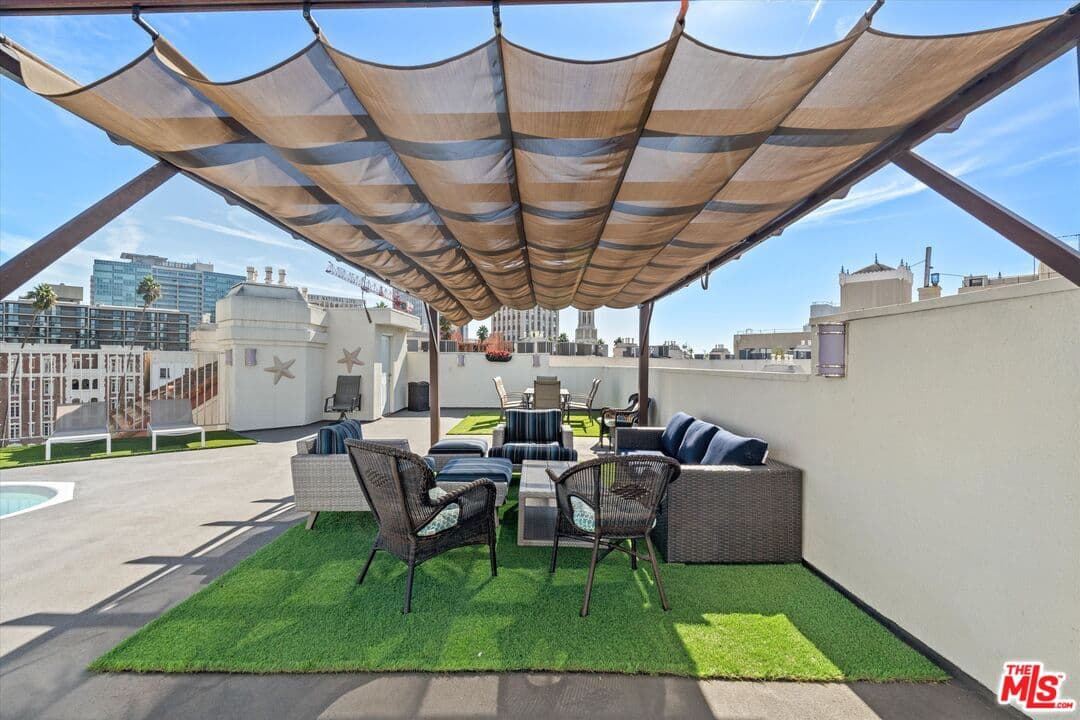 1 bd, 1 ba Condo in Los Angeles, CA — $1,975/mo — photo 2