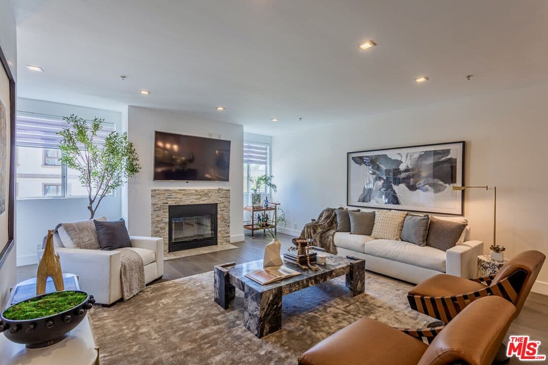 3 bd, 3 ba Condo in Beverly Hills, CA — $7,450/mo — photo 1