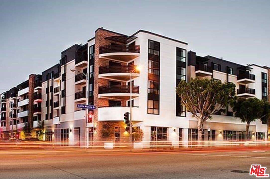 3 bd, 3 ba Townhouse in Los Angeles, CA — $4,795/mo — photo 1