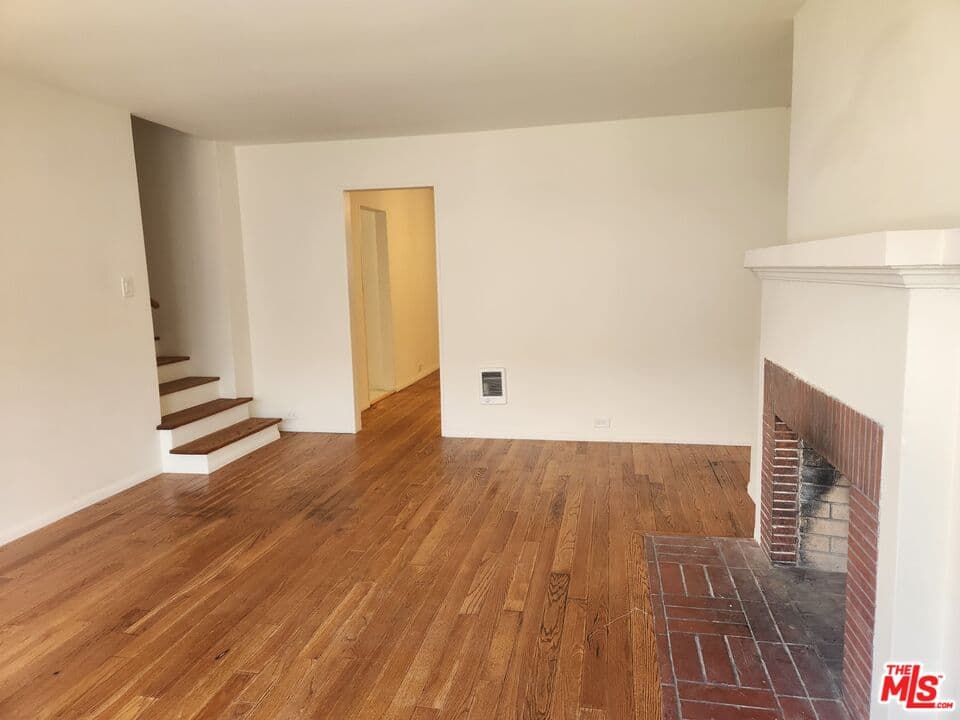 2 bd, 1 ba Townhouse in Los Angeles, CA — $2,495/mo — photo 2