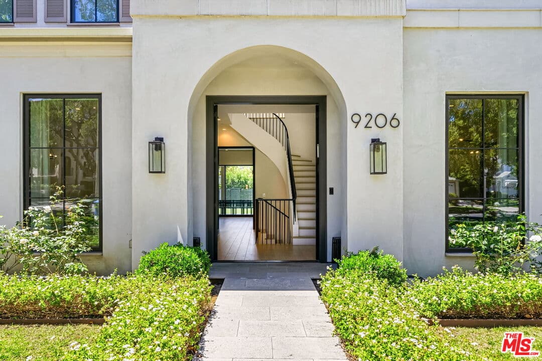 7 bd, 9 ba House in Los Angeles, CA — $39,000/mo — photo 2
