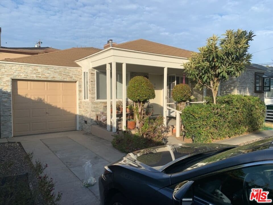 3 bd, 2 ba Townhouse in Culver City, CA — $4,300/mo — photo 1