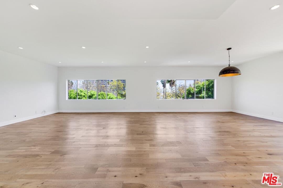 3 bd, 4 ba Apartment in Beverly Hills, CA — $7,450/mo — photo 2
