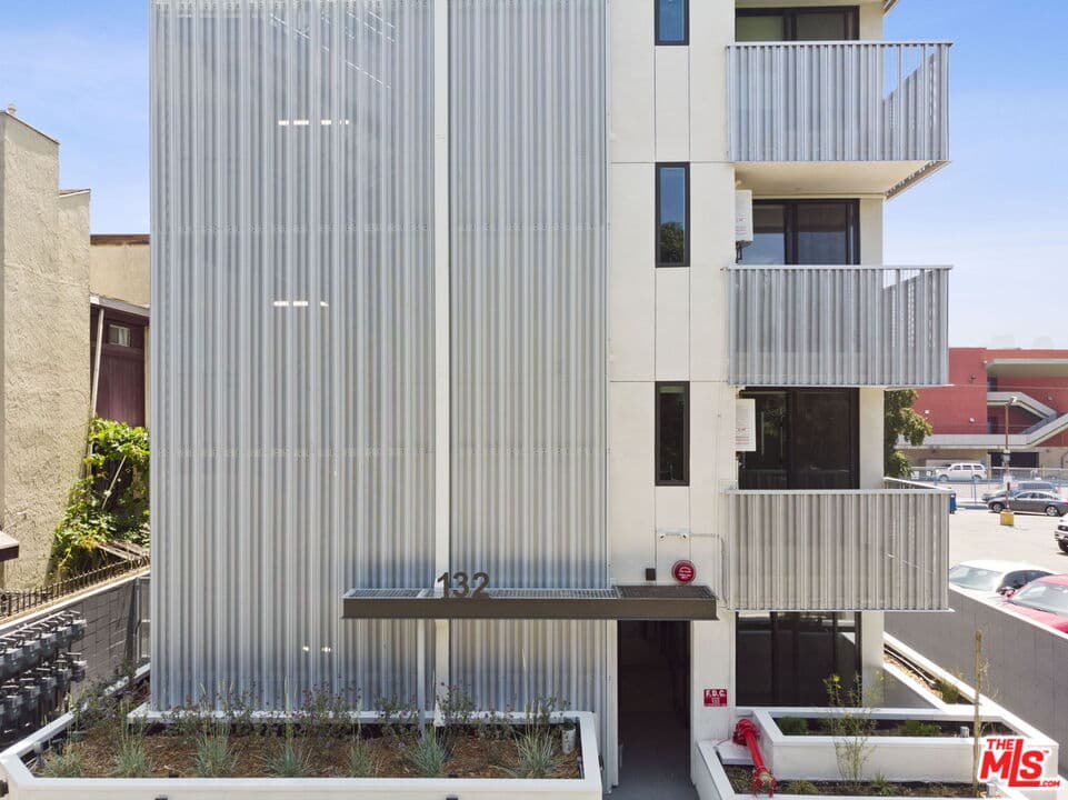 1 bd, 1 ba Apartment in Los Angeles, CA — $2,100/mo — photo 1