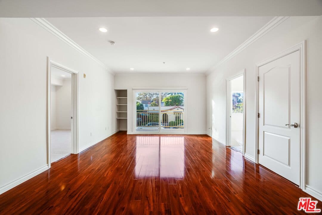 2 bd, 2 ba Townhouse in Los Angeles, CA — $3,275/mo — photo 2