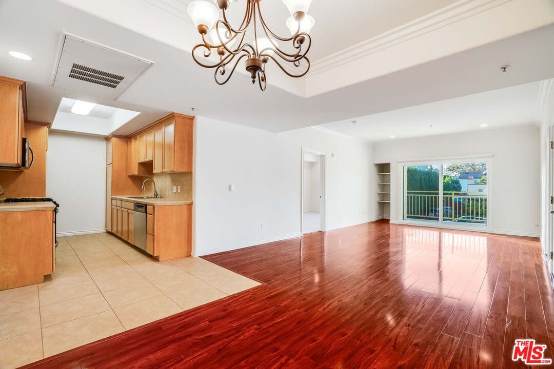 2 bd, 2 ba Townhouse in Los Angeles, CA — $3,275/mo — photo 1