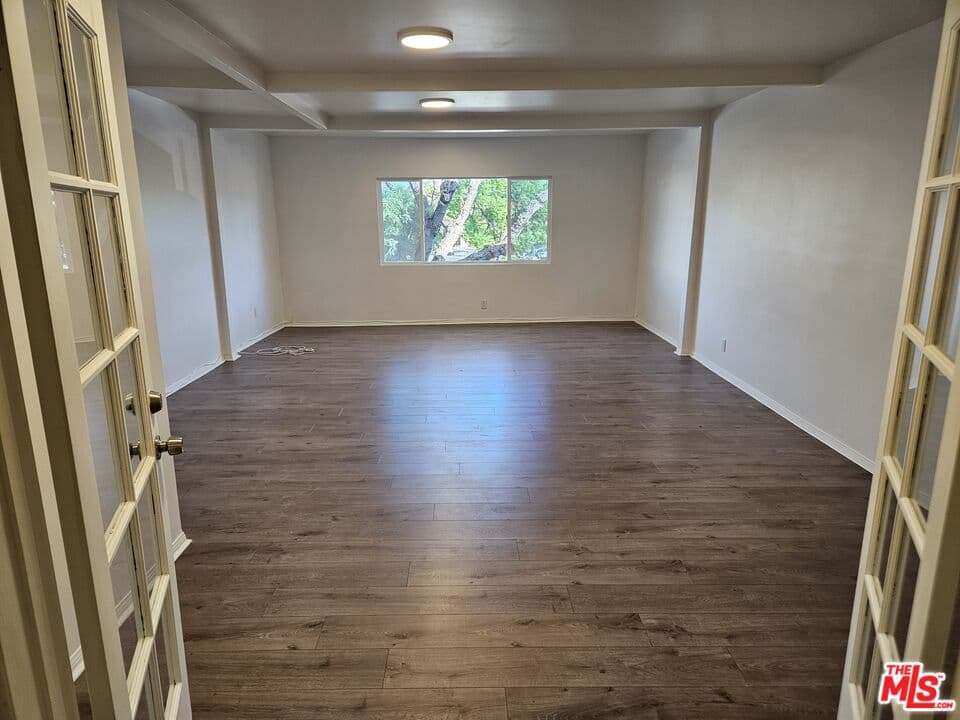 3 bd, 2 ba Apartment in Sherman Oaks, CA — $3,955/mo — photo 2