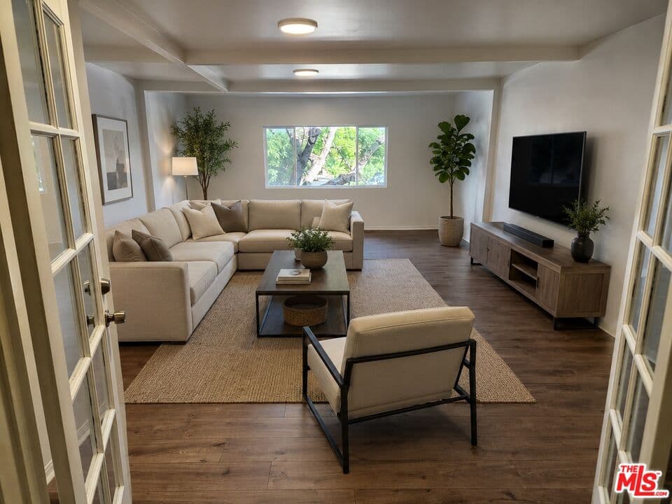 3 bd, 2 ba Apartment in Sherman Oaks, CA — $3,955/mo — photo 1