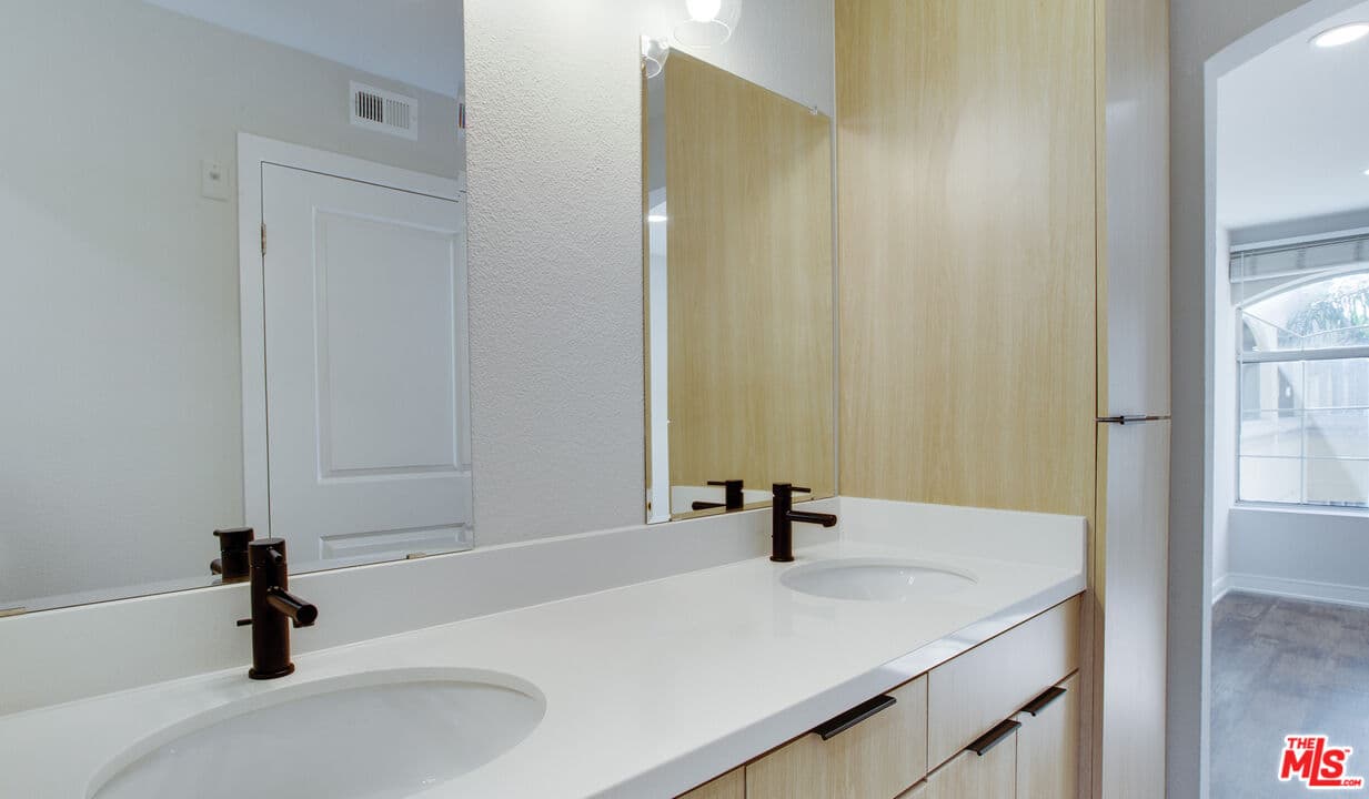 1 bd, 1 ba Condo in Los Angeles, CA — $3,835/mo — photo 2
