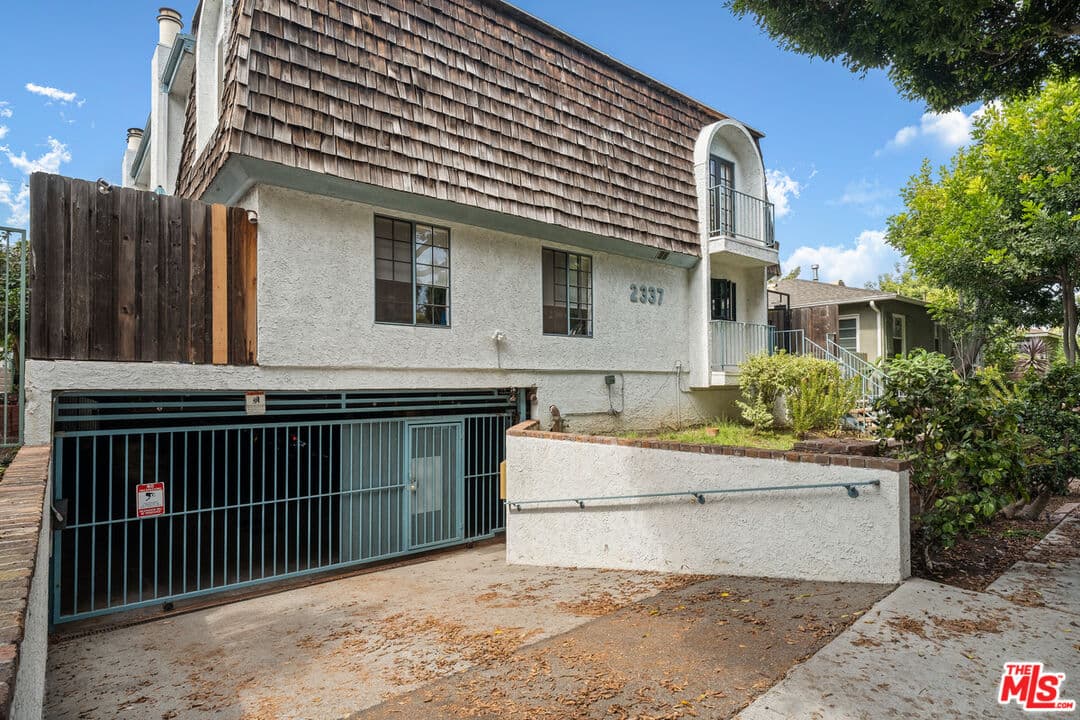3 bd, 3 ba Townhouse in Santa Monica, CA — $6,200/mo — photo 2