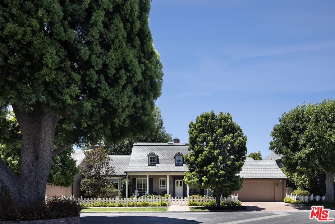 6 bd, 9 ba House in Toluca Lake, CA — $60,000/mo — photo 1