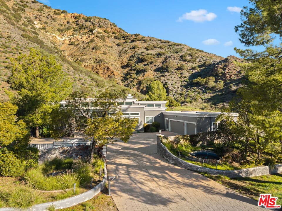 4 bd, 3 ba House in Agoura Hills, CA — $8,998/mo — photo 1