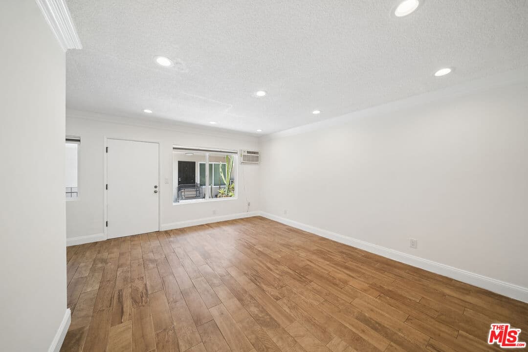 1 bd, 1 ba Apartment in Los Angeles, CA — $2,350/mo — photo 2