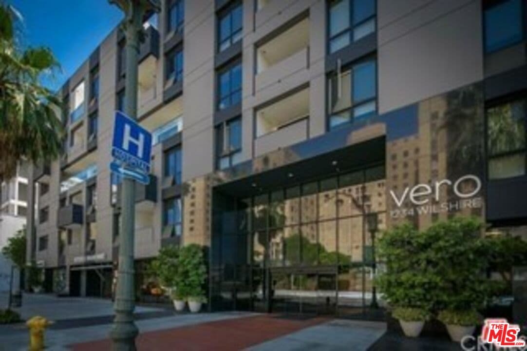 2 bd, 2 ba Condo in Los Angeles, CA — $2,780/mo — photo 1