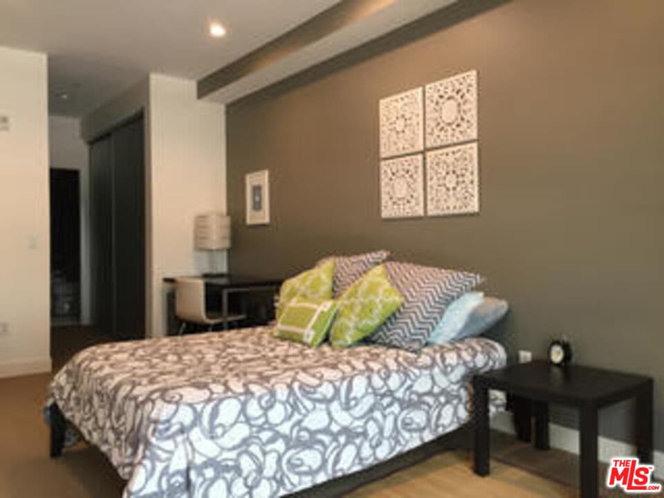 2 bd, 2 ba Condo in Los Angeles, CA — $2,780/mo — photo 2