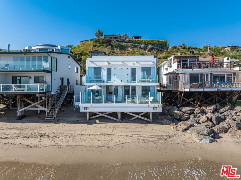 5 bd, 5 ba House in Malibu, CA — $45,000/mo — photo 2