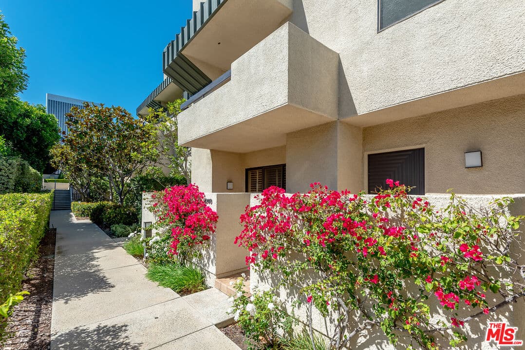 2 bd, 3 ba Townhouse in Los Angeles, CA — $8,200/mo — photo 1