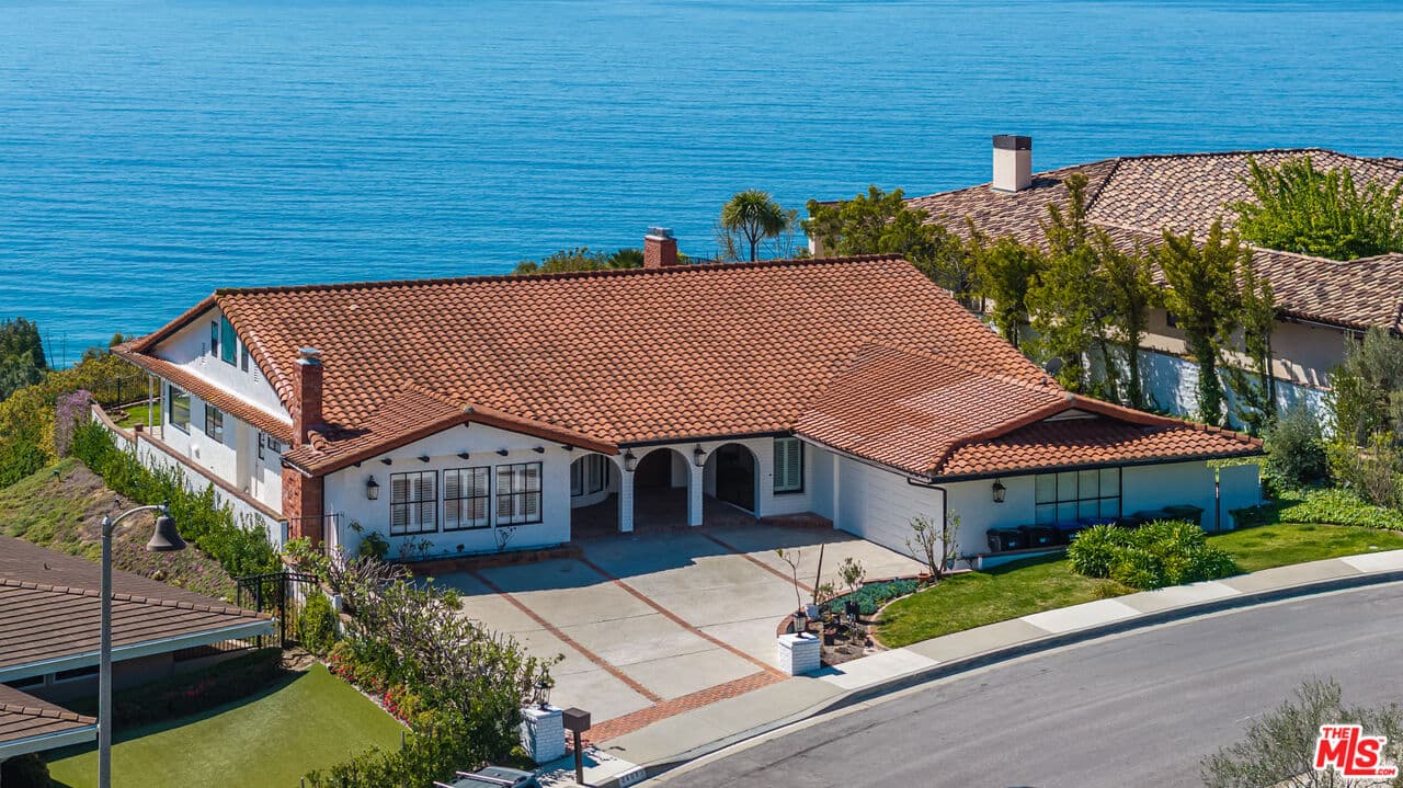 4 bd, 5 ba House in Malibu, CA — $25,000/mo — photo 2