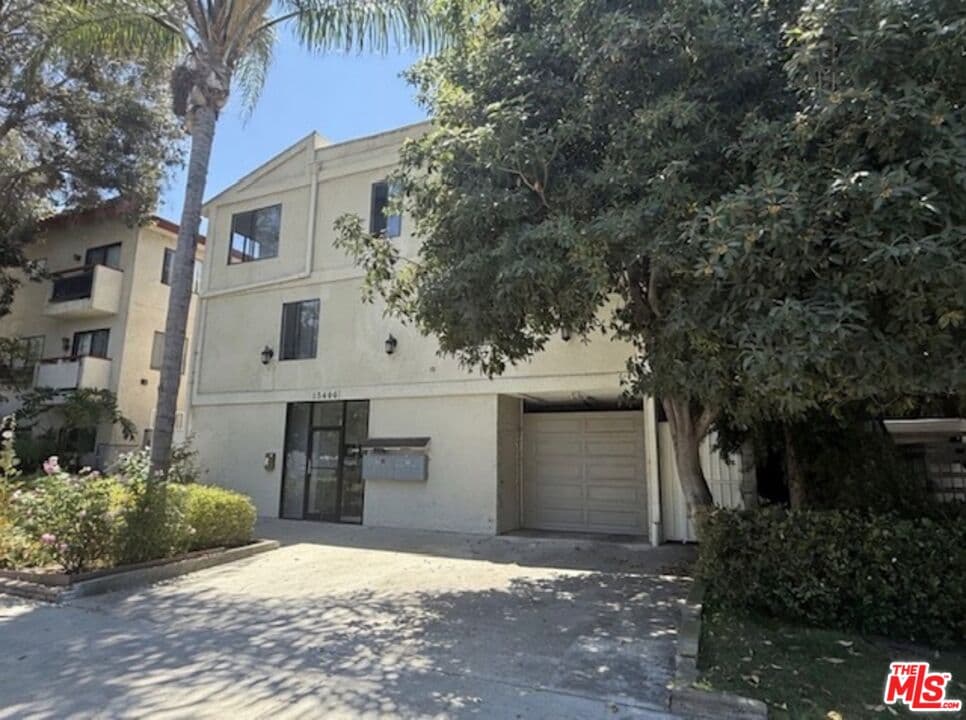 2BR Apartment in Los Angeles β $2,300/mo