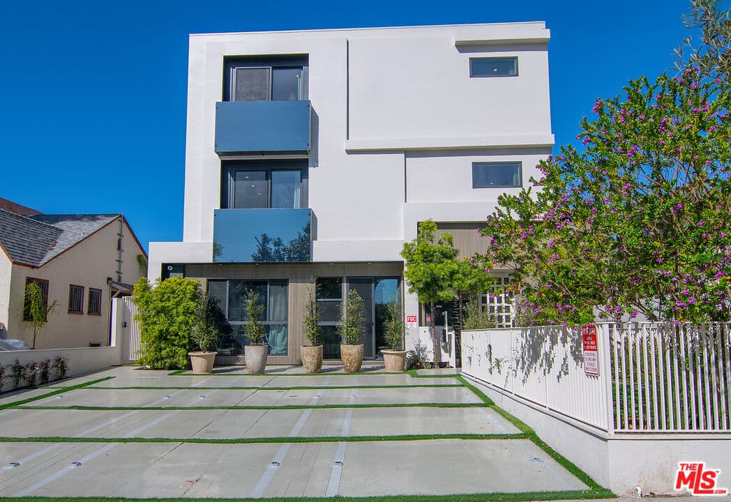5 bd, 5 ba Townhouse in Los Angeles, CA — $7,995/mo — photo 1