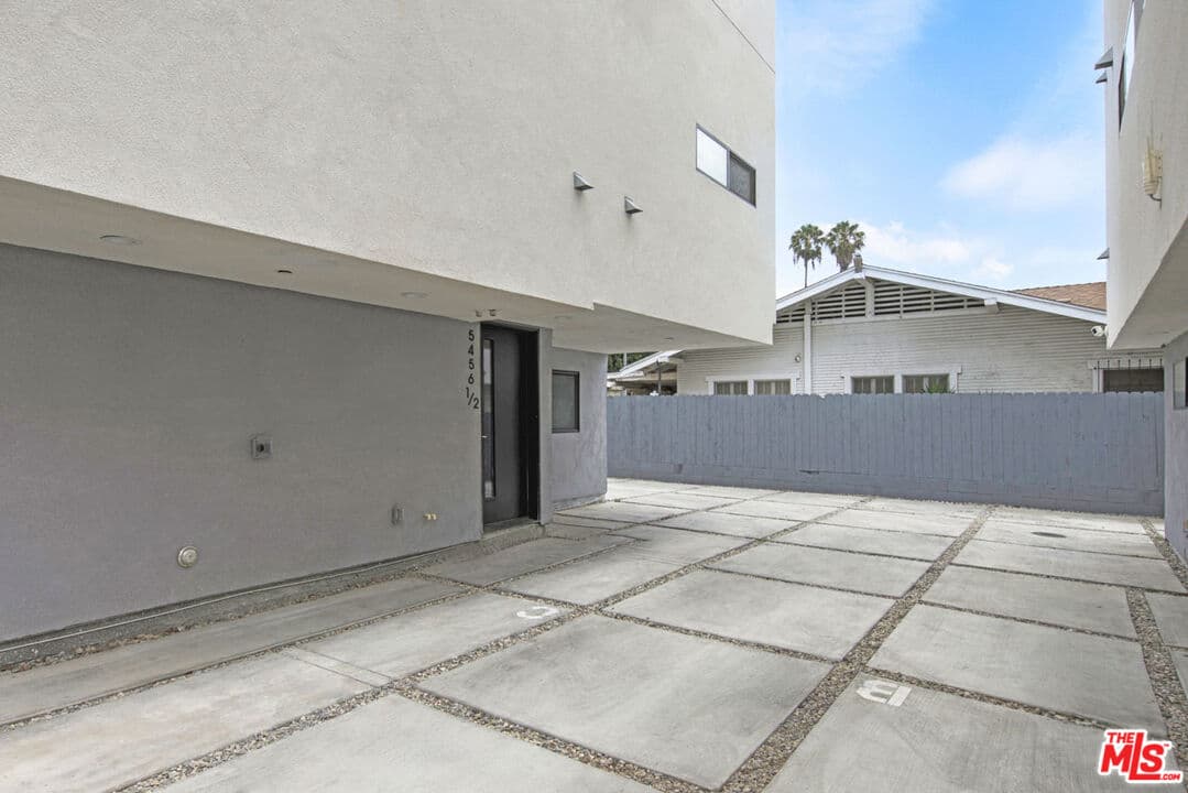 3 bd, 4 ba Townhouse in Los Angeles, CA — $3,700/mo — photo 2