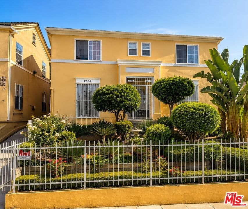2 bd, 2 ba Townhouse in Los Angeles, CA — $3,200/mo — photo 1