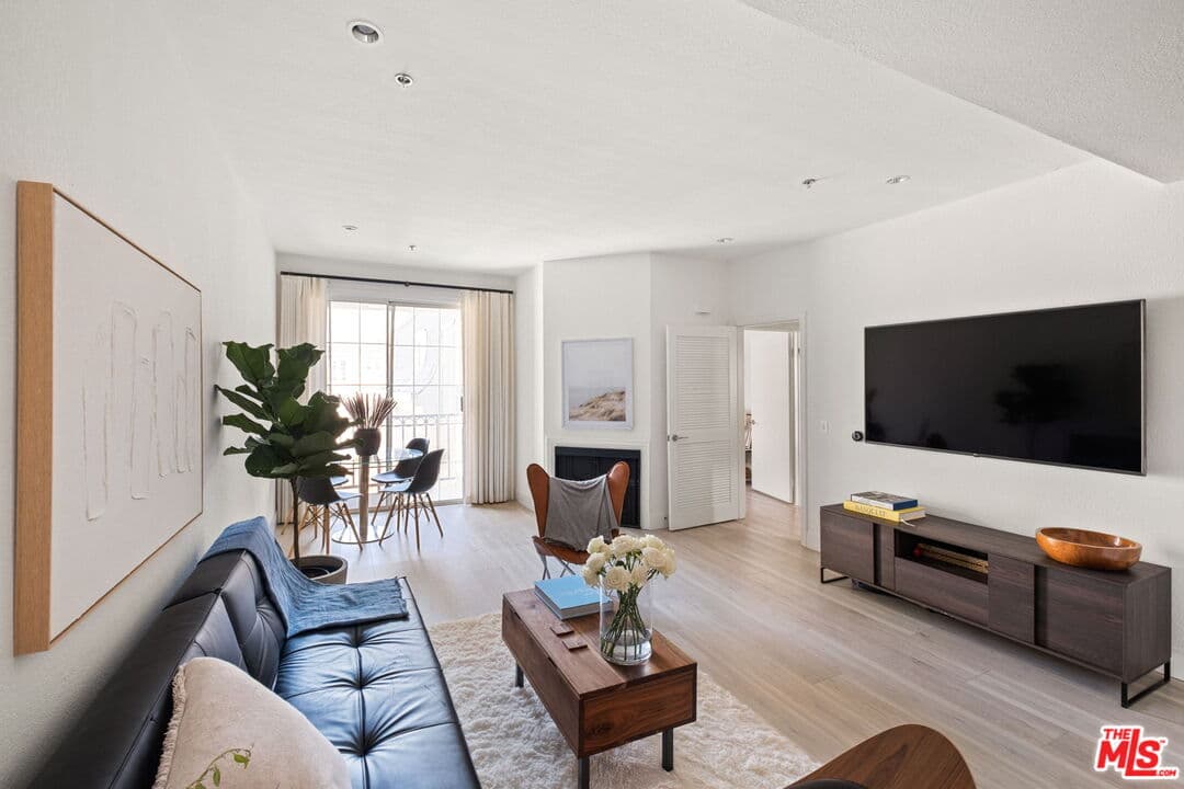 1 bd, 1 ba Condo in Los Angeles, CA — $3,500/mo — photo 1