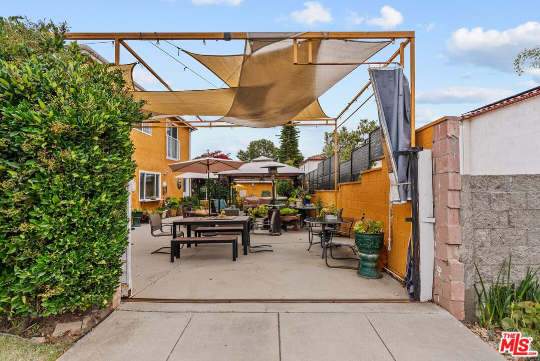 Studio, 1 ba Apartment in Los Angeles, CA — $2,595/mo — photo 1