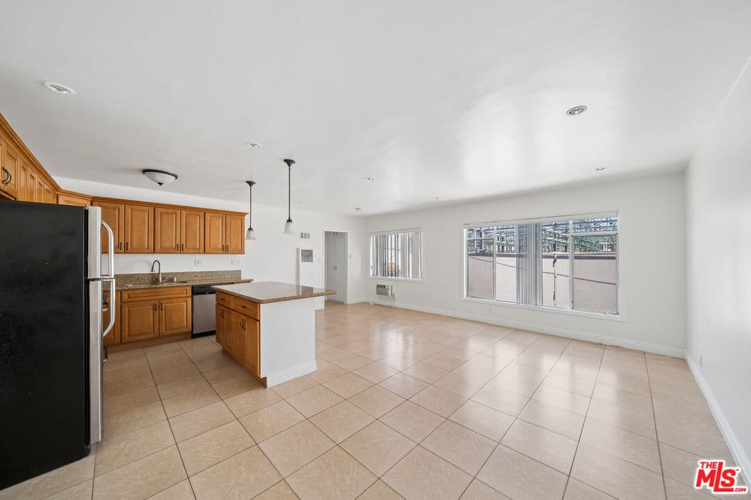 1 bd, 1 ba Apartment in Los Angeles, CA — $2,250/mo — photo 2