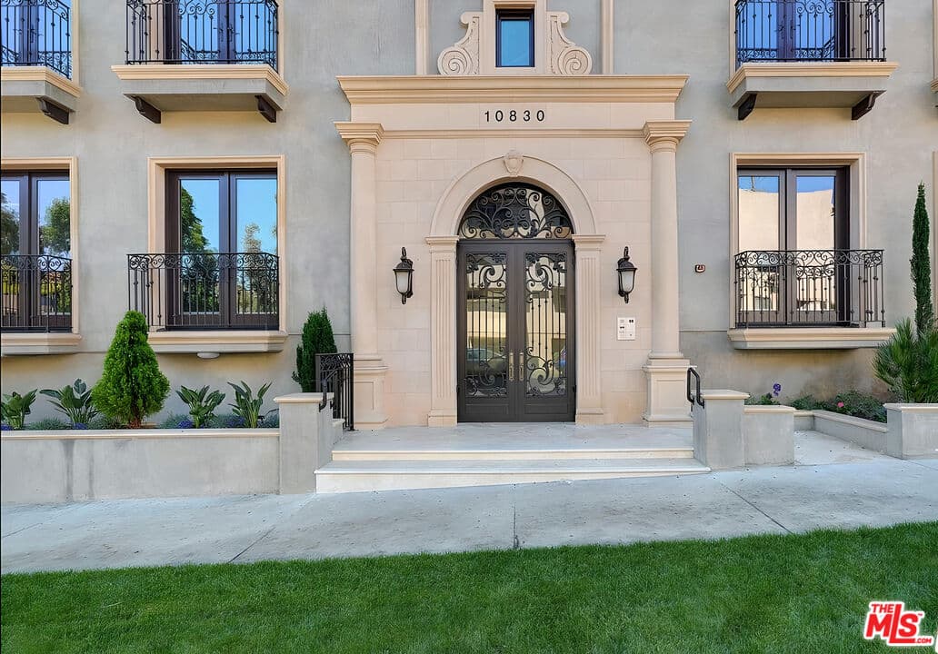 2 bd, 3 ba House in Los Angeles, CA — $6,900/mo — photo 1