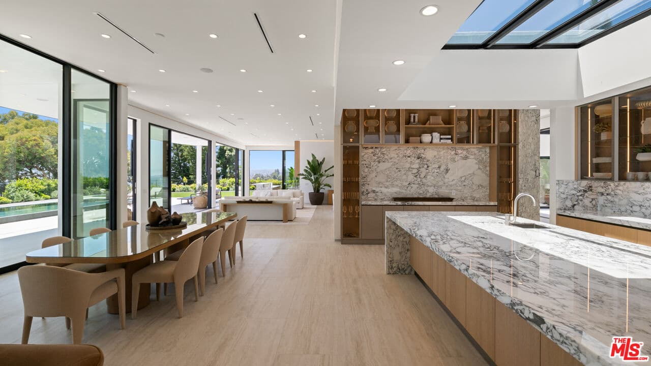 6 bd, 7 ba House in Beverly Hills, CA — $85,000/mo — photo 2