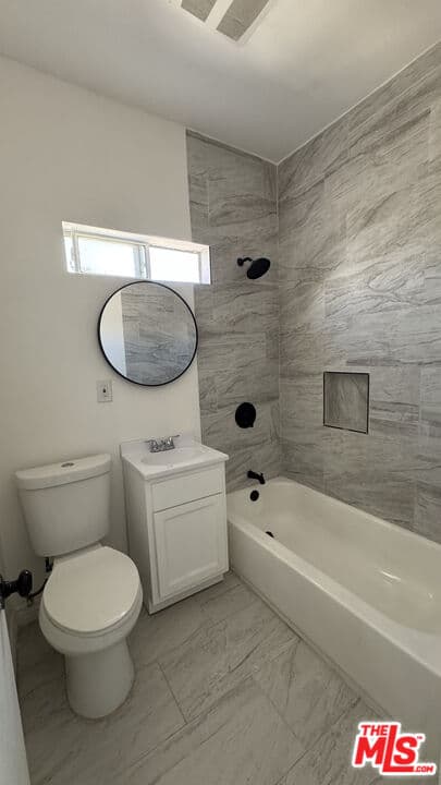 3 bd, 2 ba Townhouse in Los Angeles, CA — $3,140/mo — photo 2