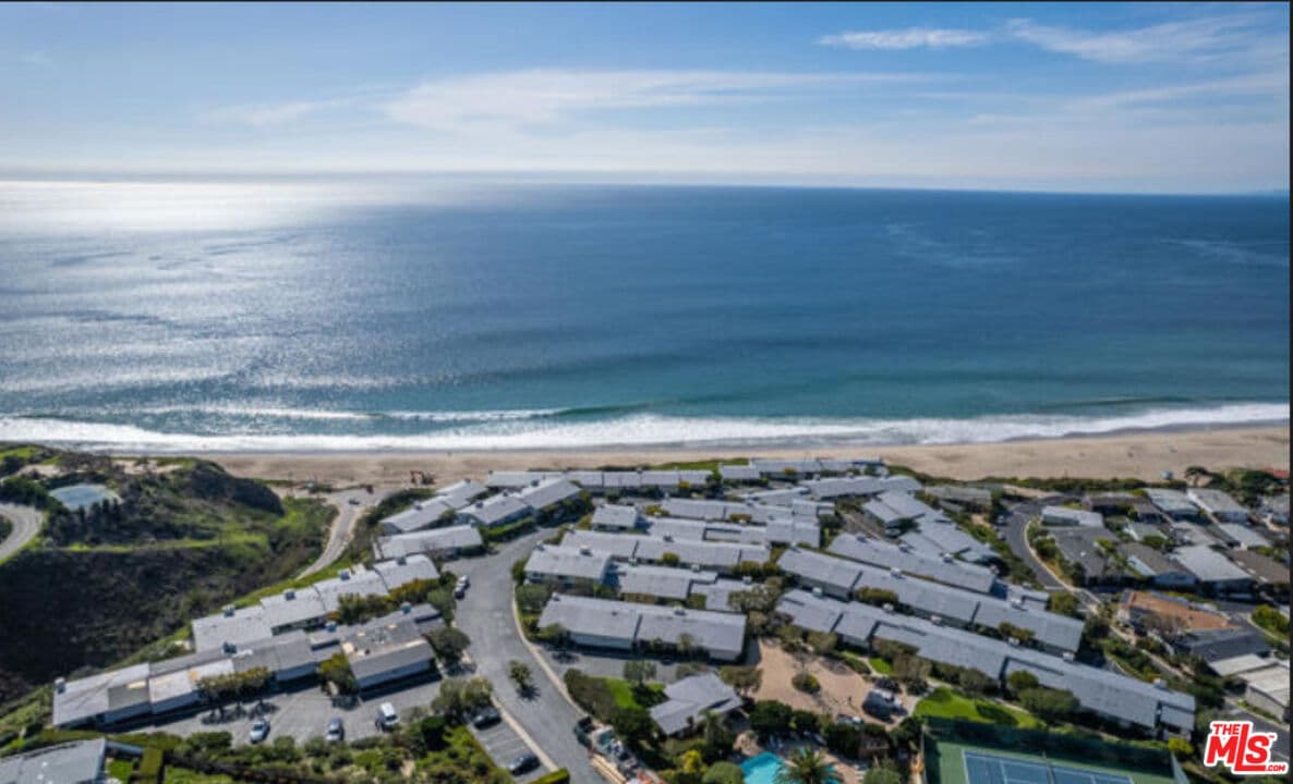 2 bd, 3 ba Townhouse in Malibu, CA — $6,950/mo — photo 1