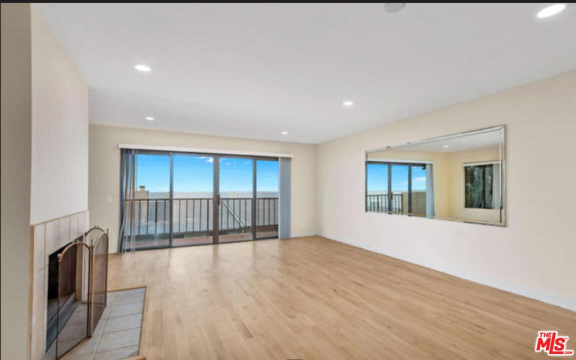 2 bd, 3 ba Townhouse in Malibu, CA — $6,950/mo — photo 2