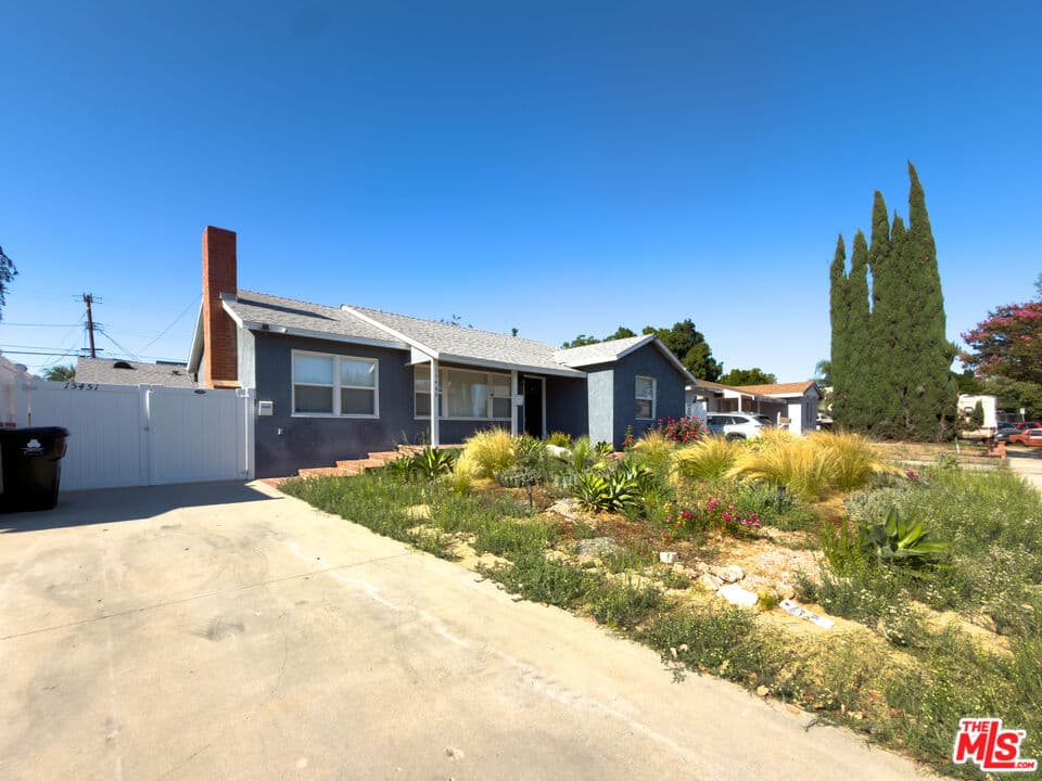 2 bd, 2 ba House in Los Angeles, CA — $3,100/mo — photo 2