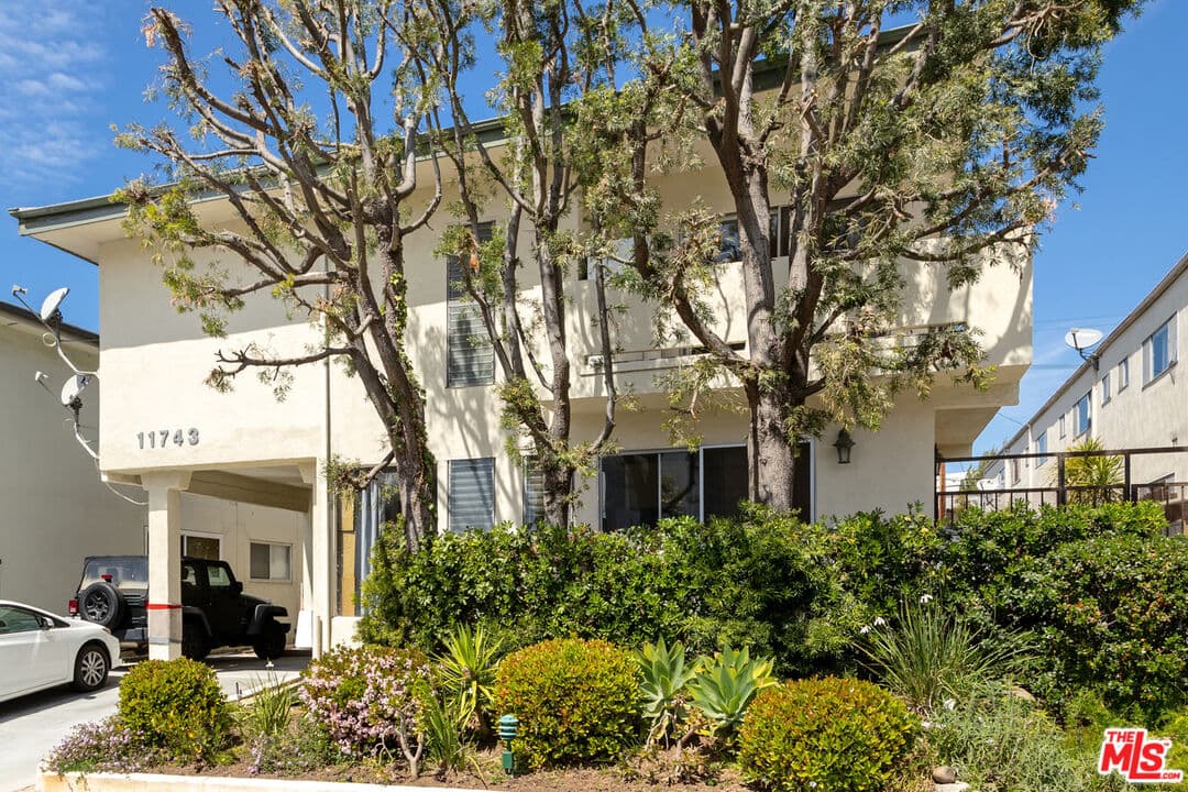 3 bd, 2 ba Apartment in Los Angeles, CA — $4,650/mo — photo 1