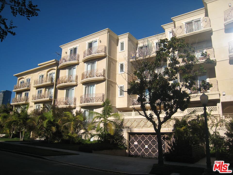 2 bd, 3 ba Apartment in Los Angeles, CA — $4,750/mo — photo 1