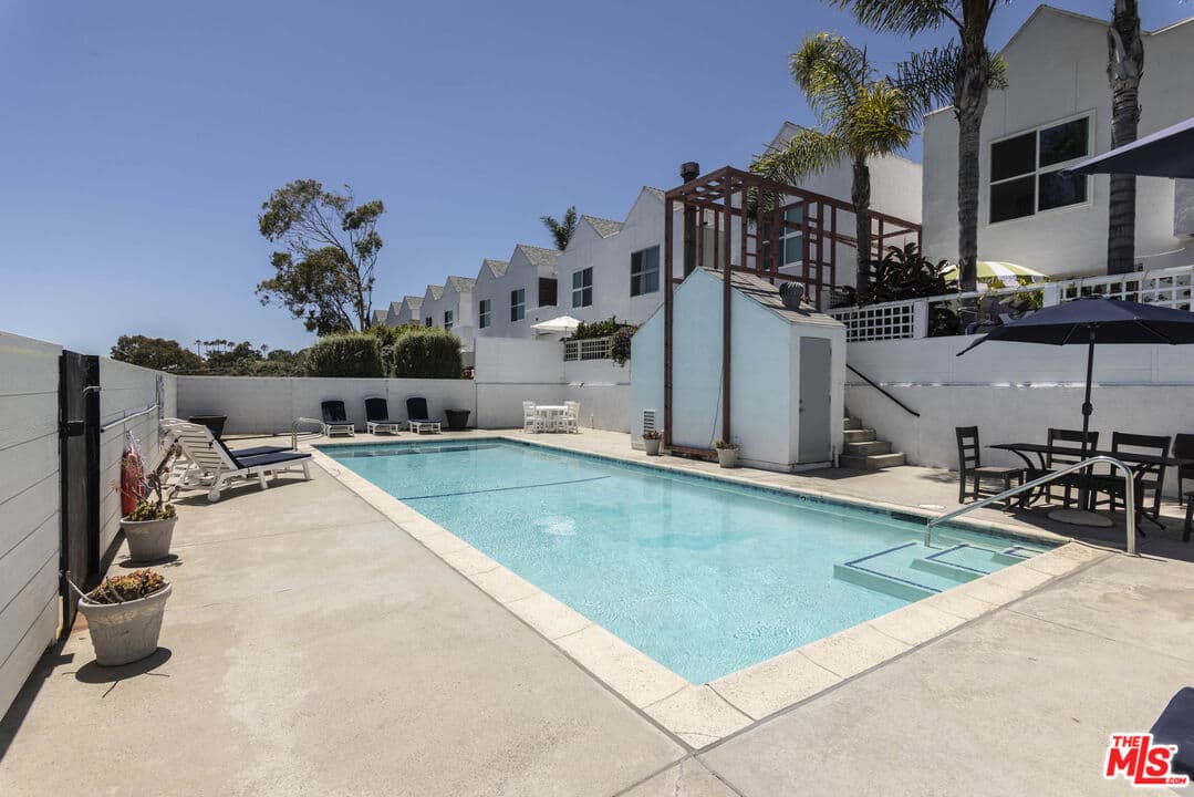 2 bd, 2 ba Condo in Malibu, CA — $5,990/mo — photo 2